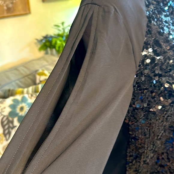 New Cache Open long sleeve sequin bodice black blouse Medium - Picture 4 of 11